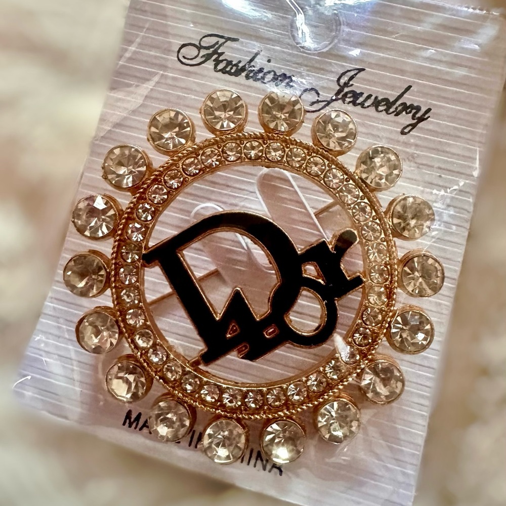 Fashionable Brooch